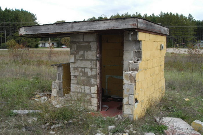 Hilltop Drive-In Theatre - September 2003 Photo